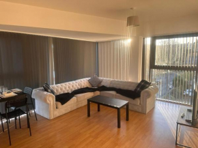 Top floor 2 bedroom retreat